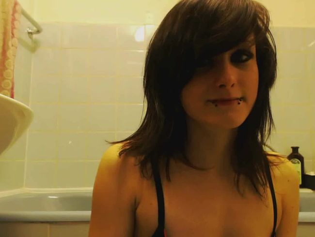 AliceKinkycat Porno Video: Badezimmer