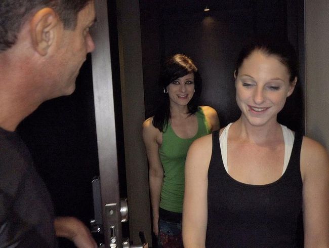 AliceKinkycat Porno Video: Gleich von 2 geilen Teens überrascht ;D Venus 2016