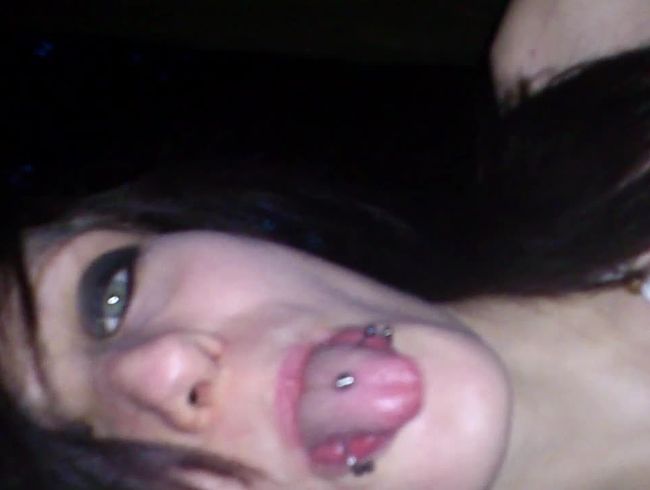 AliceKinkycat Porno Video: lec*er ! fi**sahne auf dem Friedhof :D